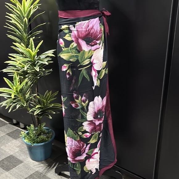 J.Jill Square Sophisticated/luxurious feel,sheer, 100% Viscose Rayon scarf - Picture 4 of 8